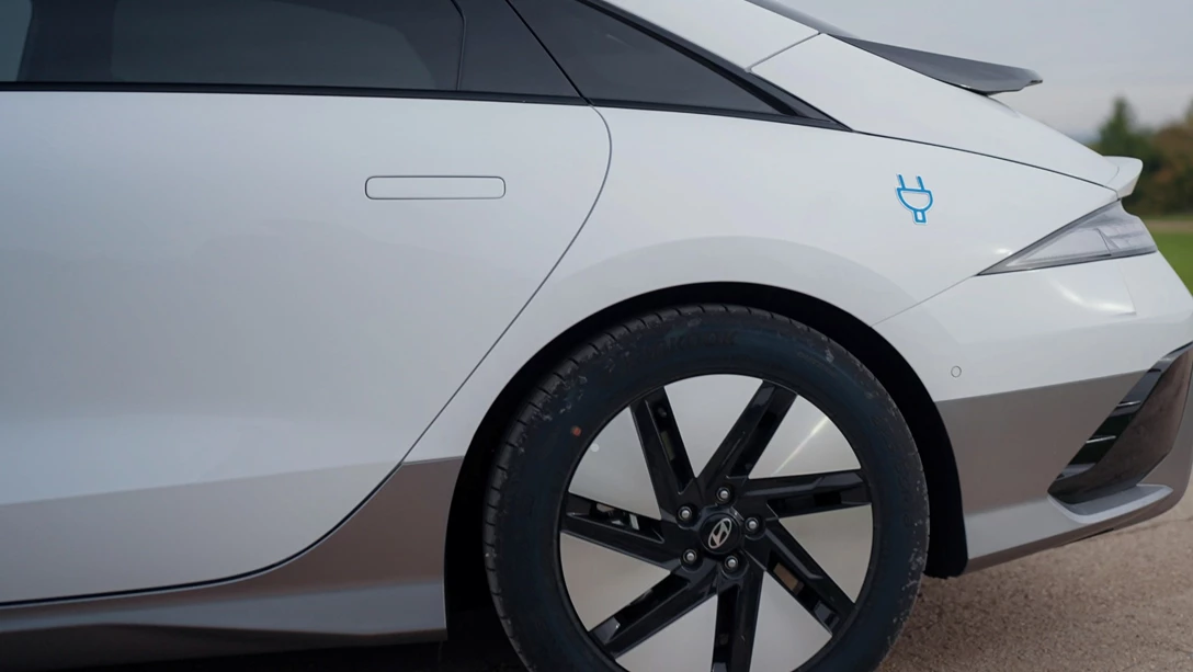 1695715-INTRODUCE - Hyundai IONIQ 6 2024.00_02_22_15.Still008-min.jpg