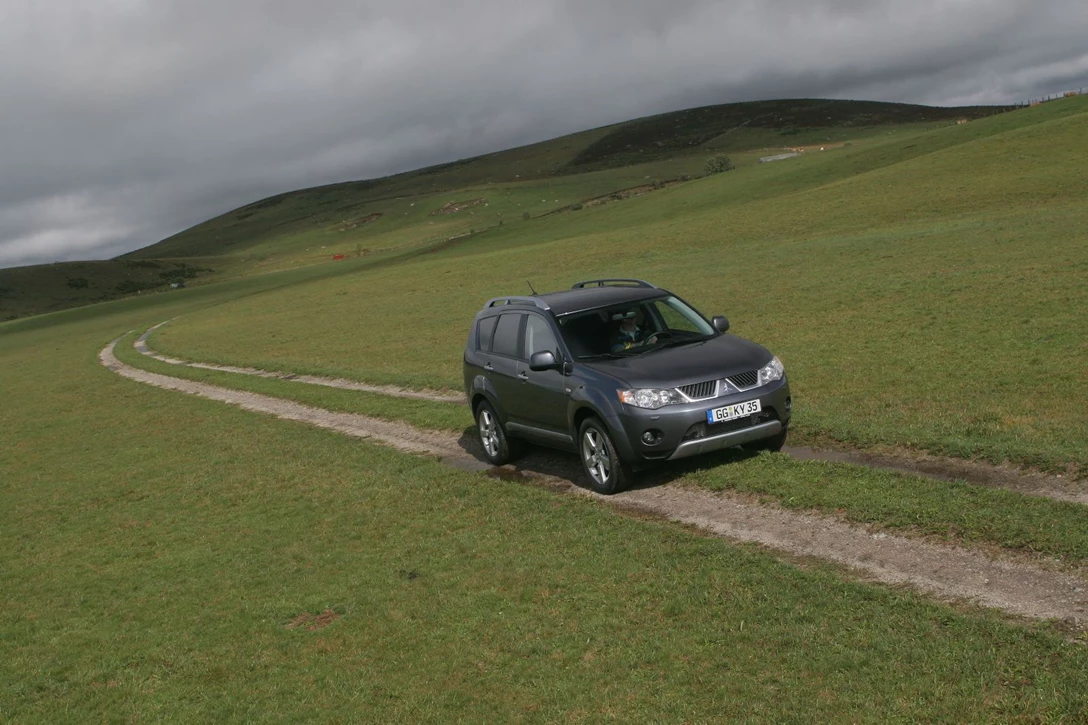 מיצובישי אאוטלנדר
