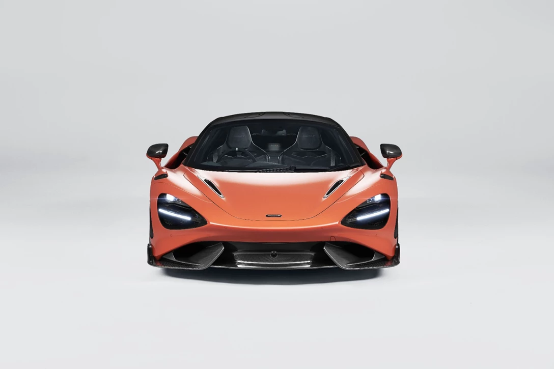 1631232-McLaren 765LT_Studio_02.jpg