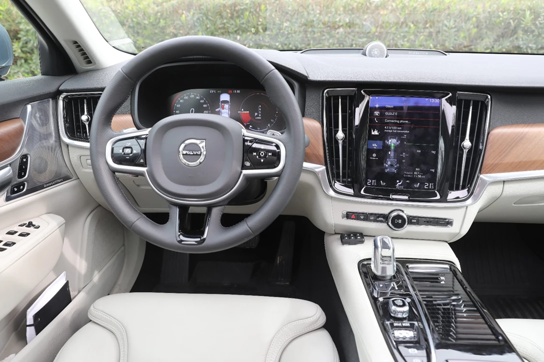 1597040-וולוו S90 T8 מבחן דרכים (4).jpg