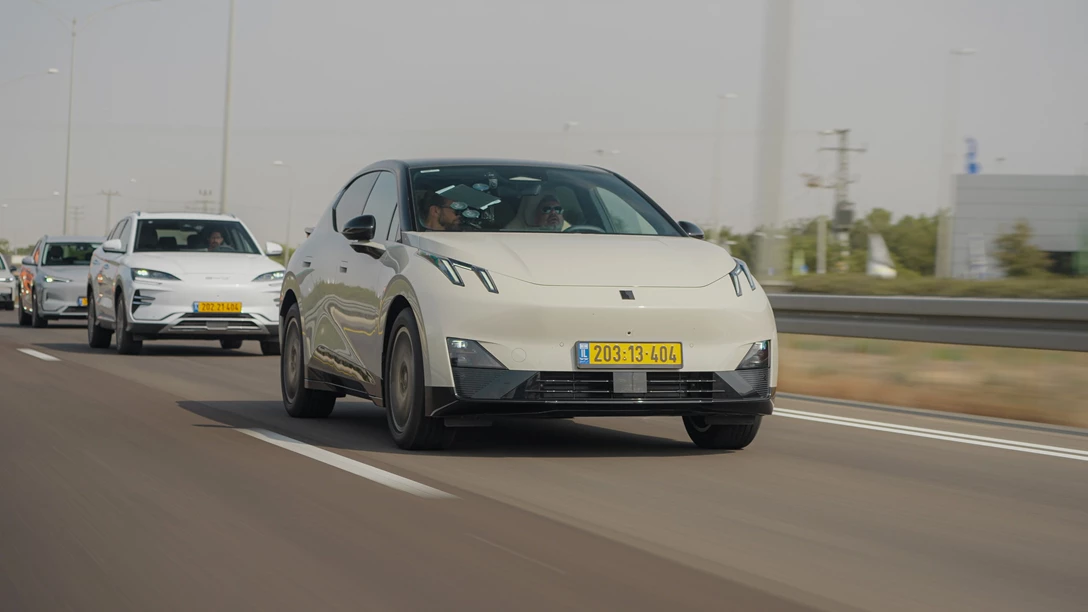 מבחן טווח 2025 - עד 200K.00_38_40_24.Still024-min.jpg