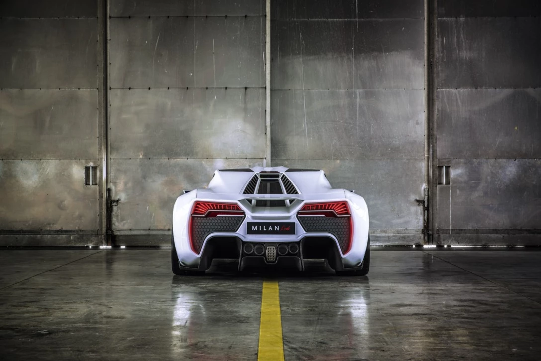 1599796-MILAN Red Rear - Copyright by Milan Automotive Gmbh.jpg