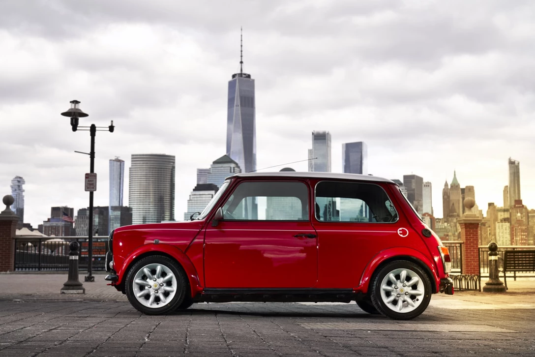 1593420-P90298493_highRes_classic-mini-electri.jpg