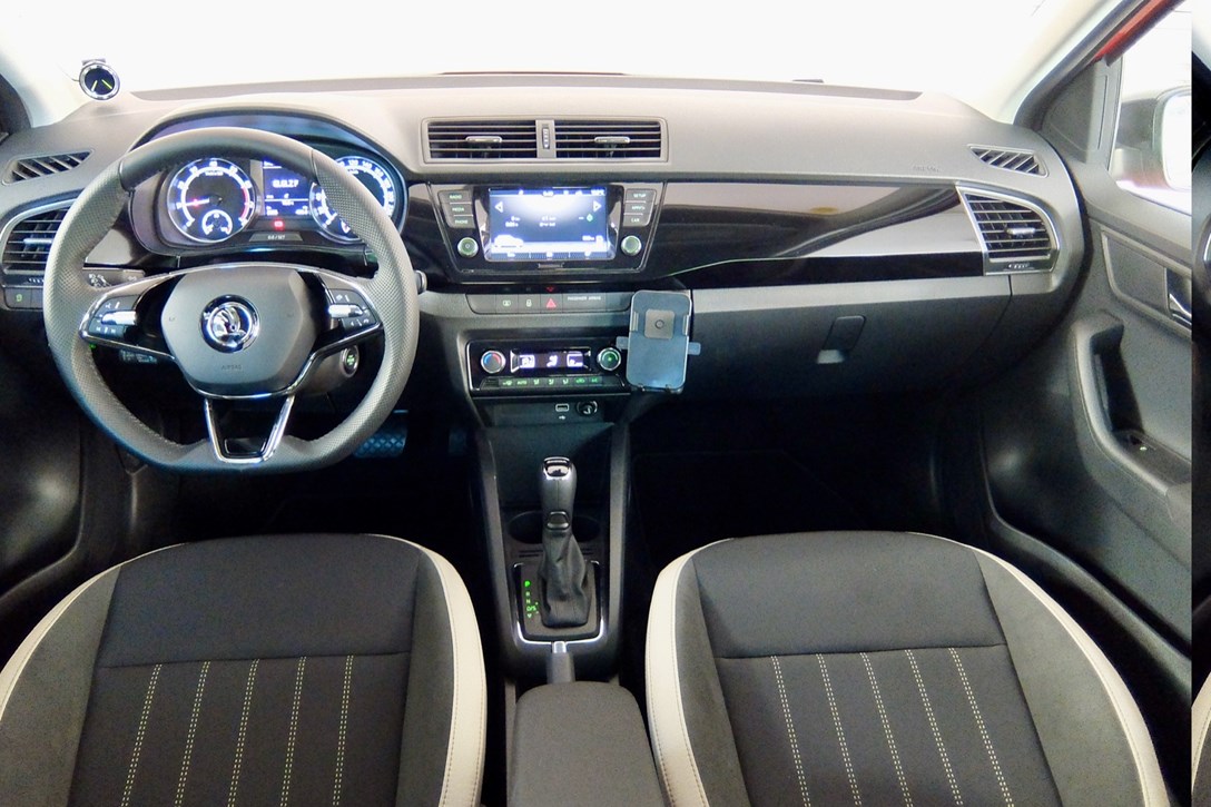 1639446-סקודה פאביה מבחן דרכים (מתיחת פנים) - 3.jpeg