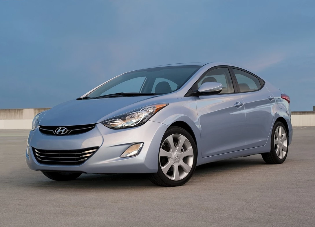 1687948-Hyundai-Elantra-2011-04.jpg