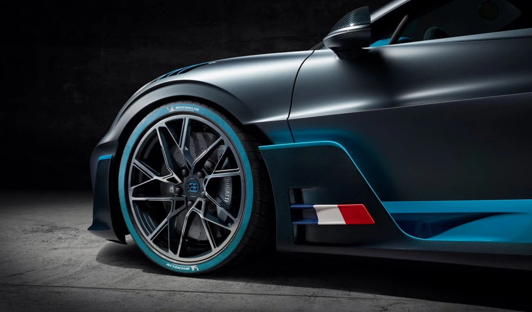 1601406-12_Bugatti-Divo_wheel-vent.jpg
