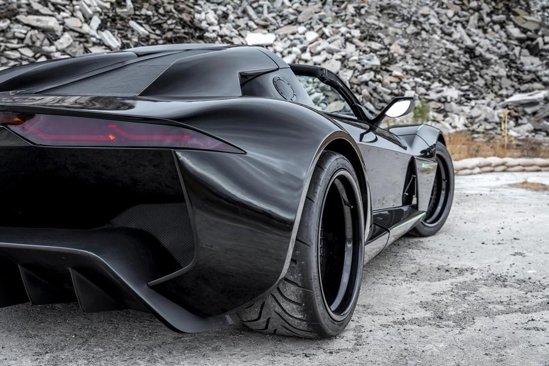 1590350-rezvani_beast_alpha_rear.jpg