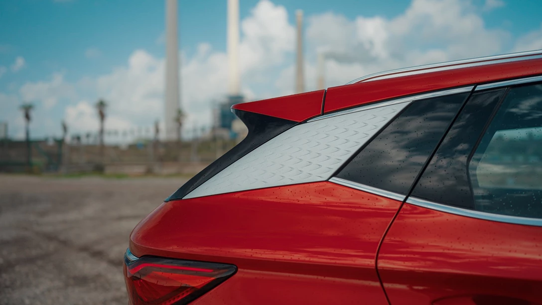 1673501-BYD ATTO 3 vs Geely Geometry C.00_58_22_11.Still061 copy.jpg