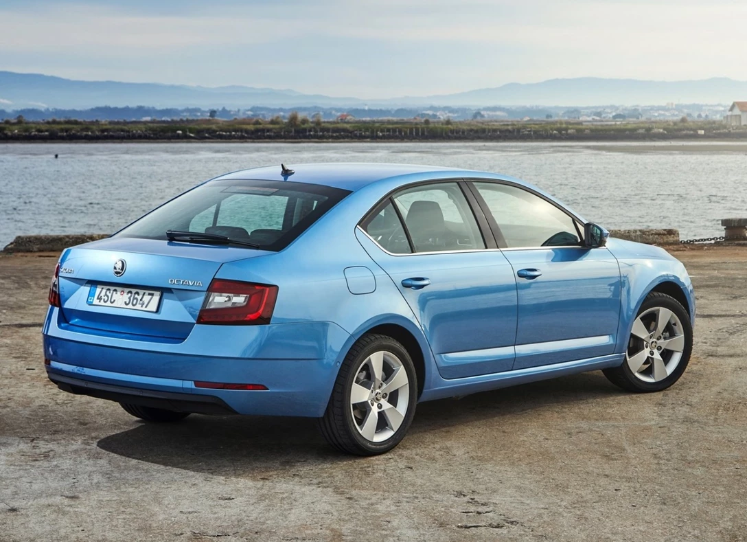 1635640-Skoda-Octavia-2017-03.jpg