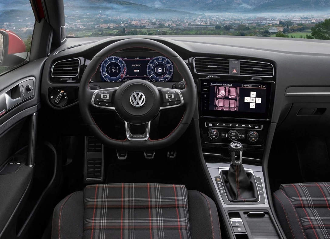 1642296-Volkswagen-Golf-2017-08.jpg