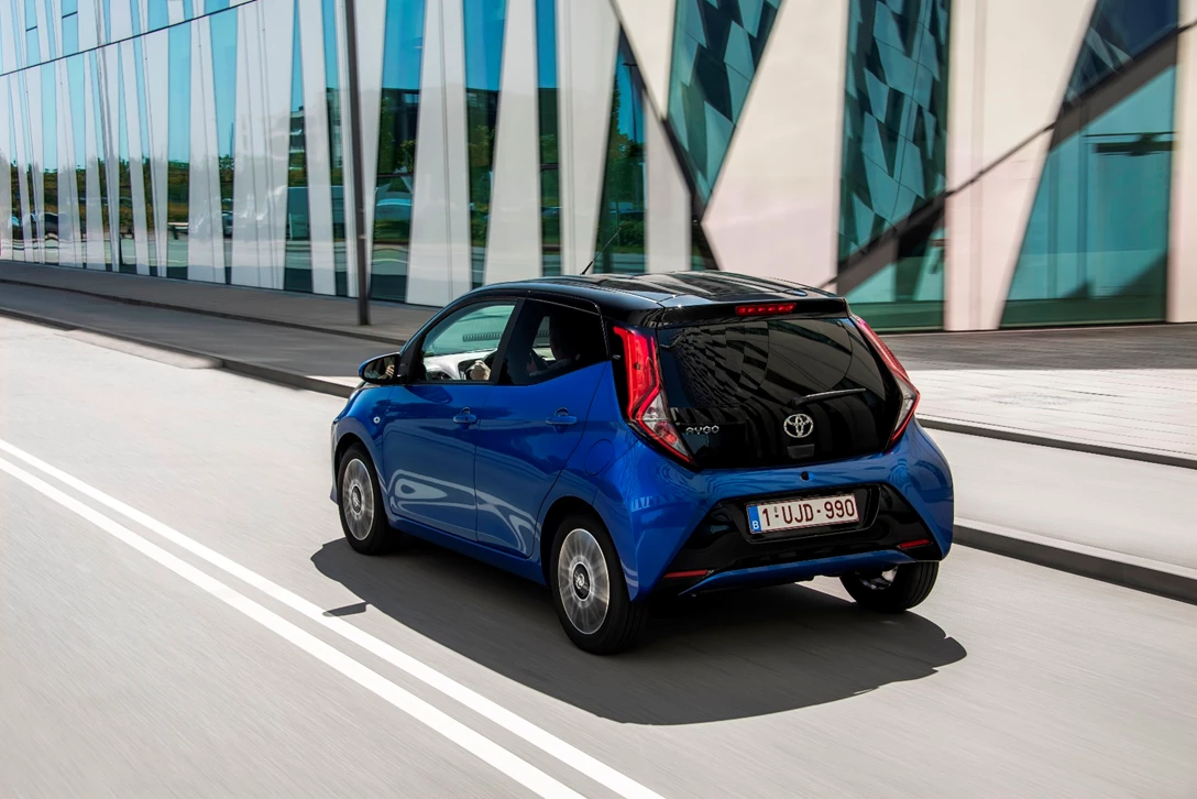 1597152-AYGO_Blue_020.JPG