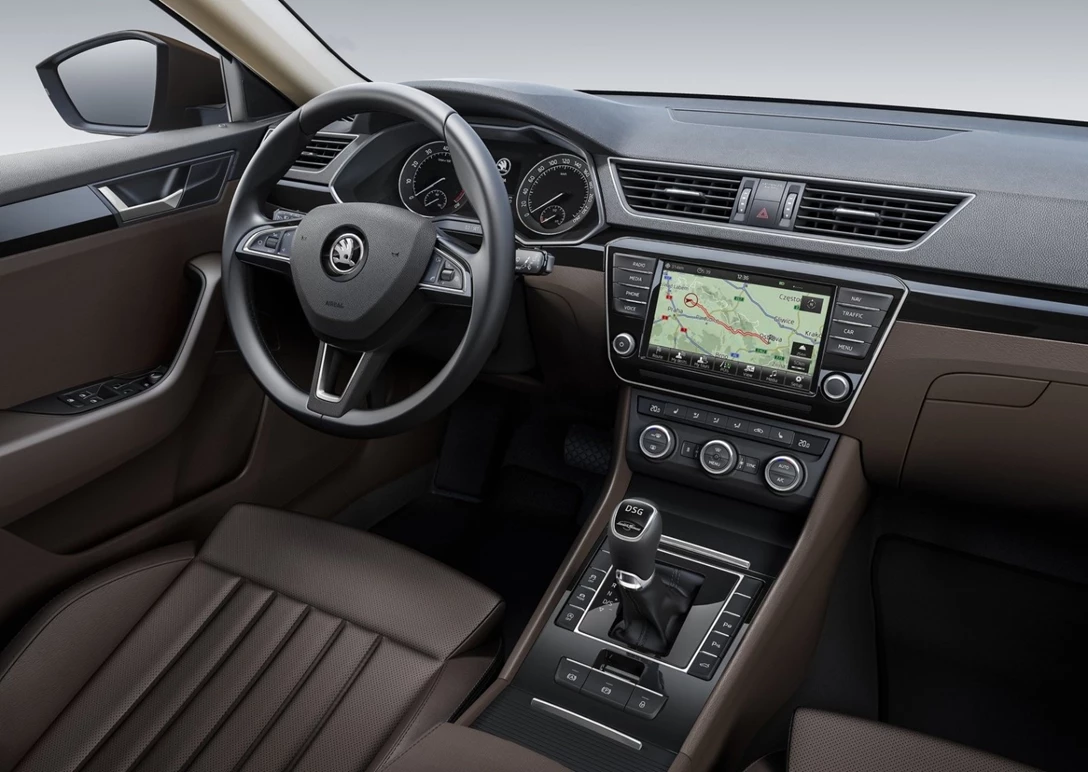1636426-Skoda-Superb-2019-05.jpg