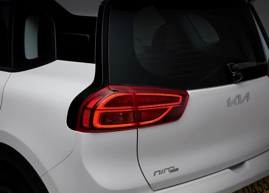 1667198-Kia-Niro-Plus-2022-18.jpg