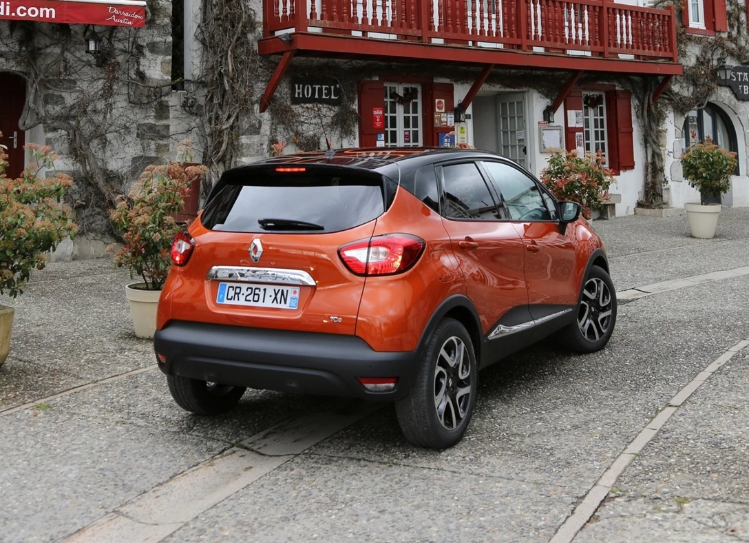 1647879-Renault-Captur-2016-04.jpg