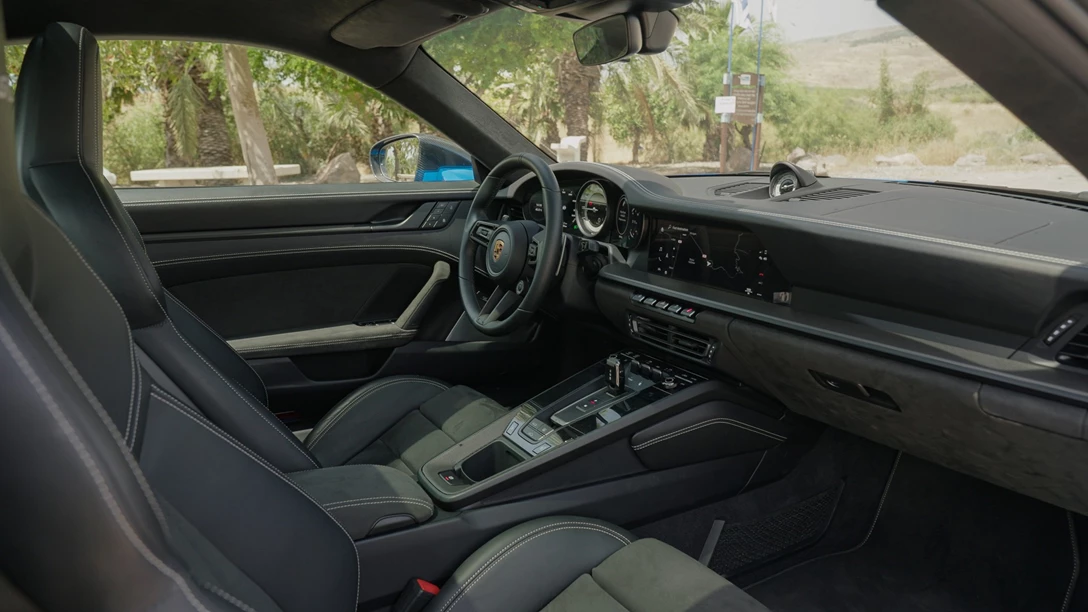 1664871-Porsche 992 GTS.01_00_39_01.Still059.jpg