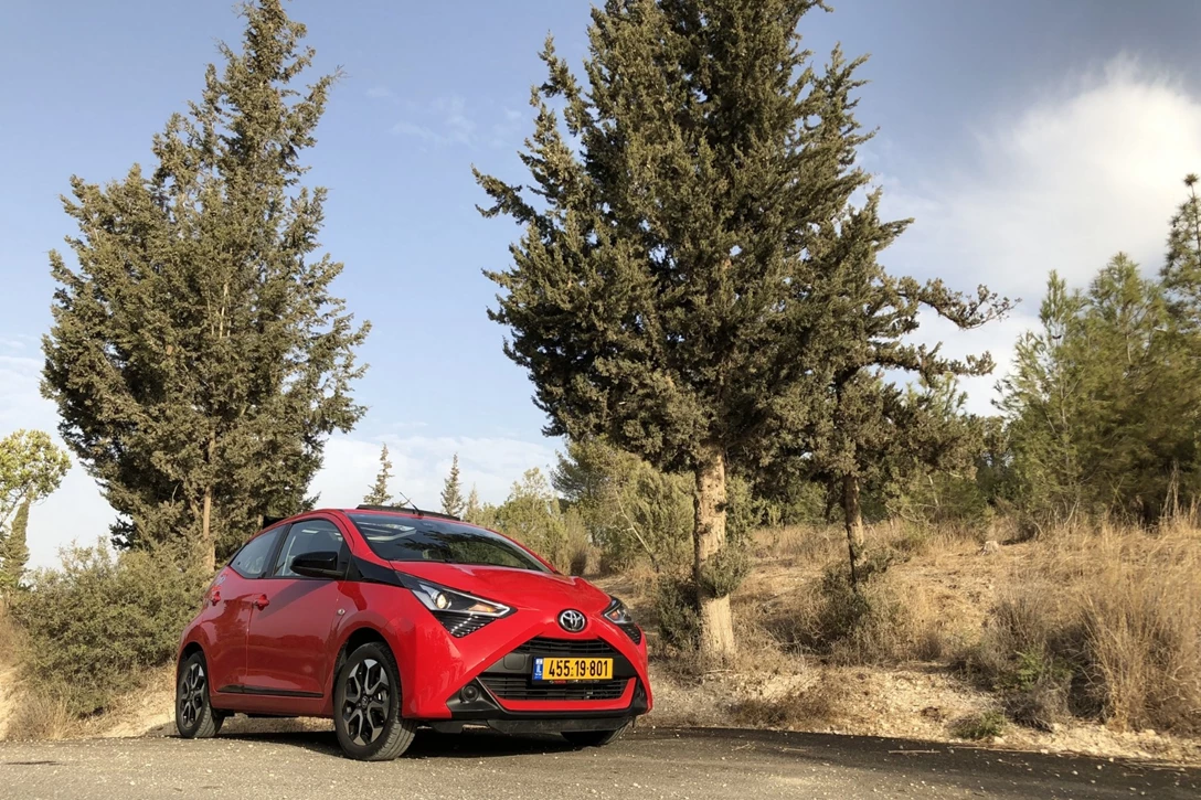 1606425-טויוטה אייגו מתיחת פנים גג נפתח (2).jpg