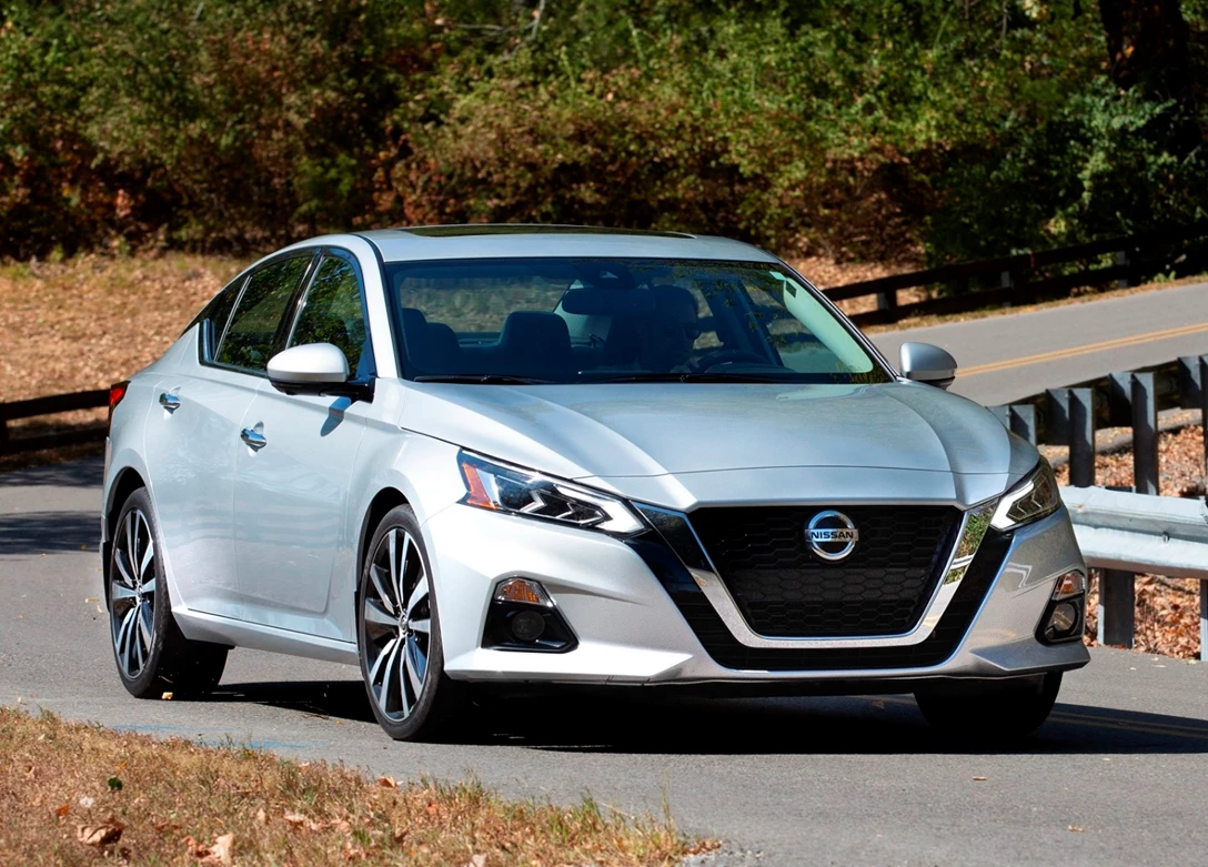 1660430-Nissan-Altima-2020-04.jpg