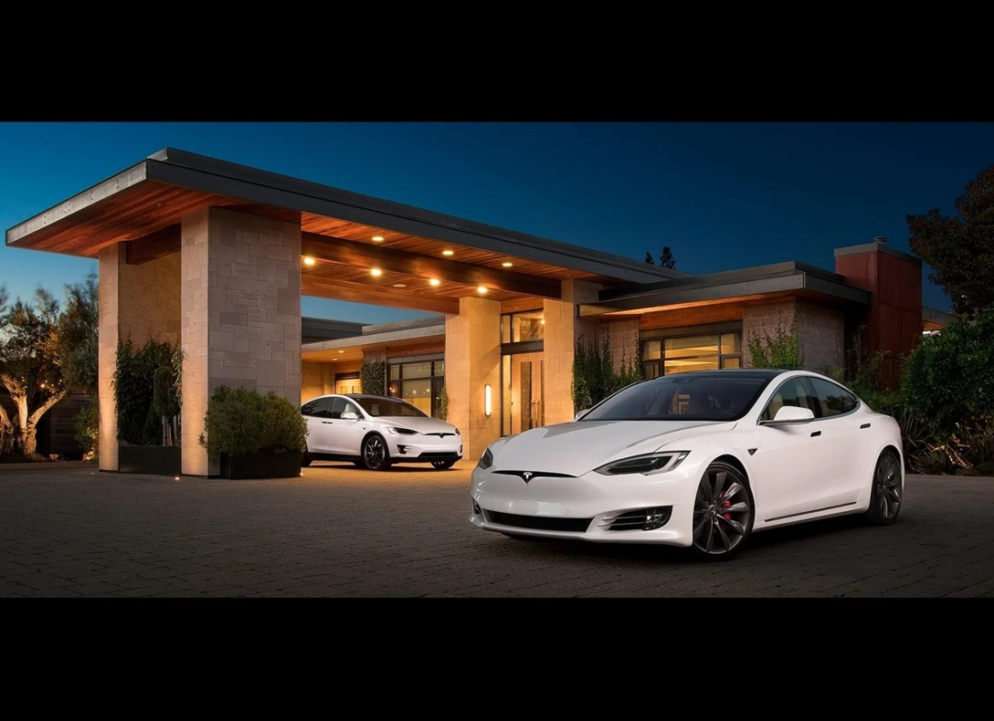 1667325-Tesla-Model_S-2022-01.jpg