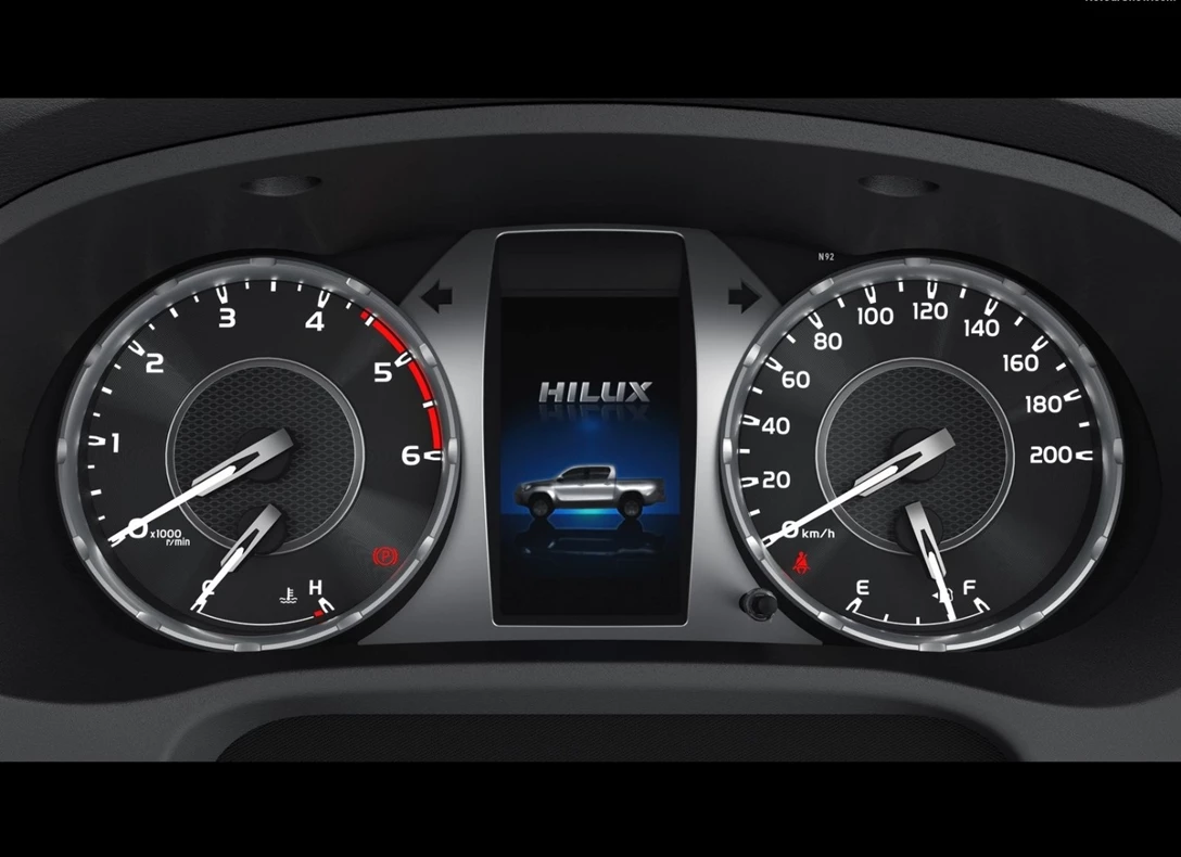 1654556-Toyota-Hilux-2022-10.jpg