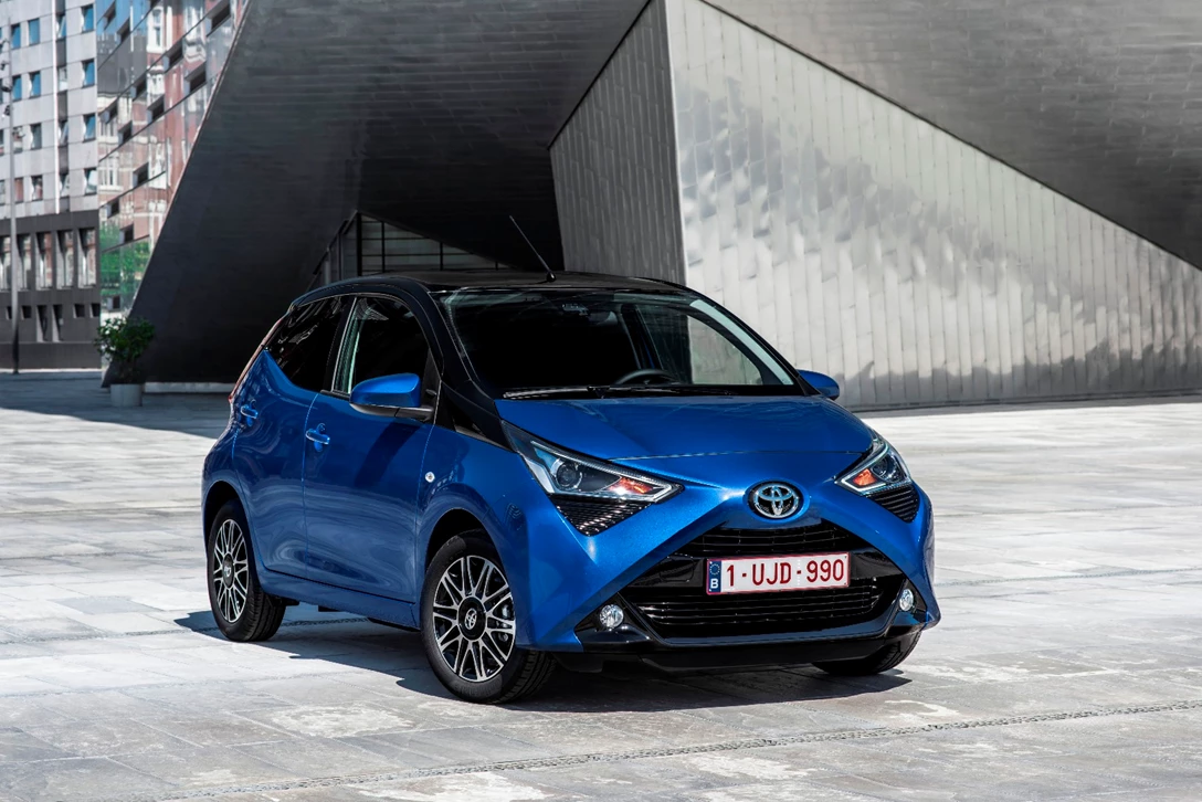 1597165-AYGO_Blue_033.JPG