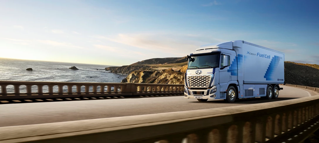 1673157-QZ_Xcient FCEV_Bridge Panning w BG (Large).jpg