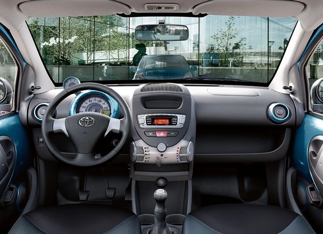 1648312-Toyota-Aygo-2013-06.jpg