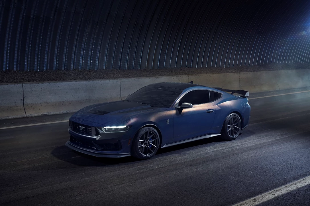 1673661-Mustang Dark Horse 05.jpg