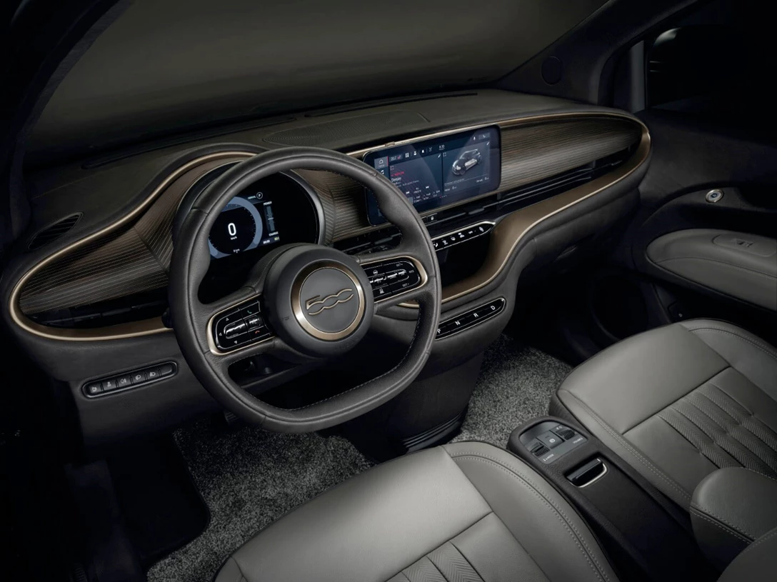 1631427-06_500 Giorgio Armani.jpg