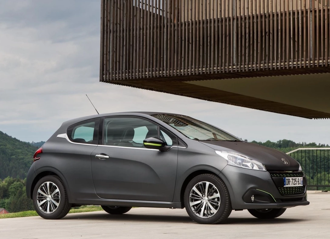 1642176-Peugeot-208-2016-06.jpg