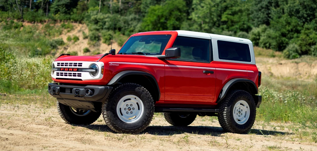 1664949-2023 Bronco Heritage Edition_Race Red_02.jpg