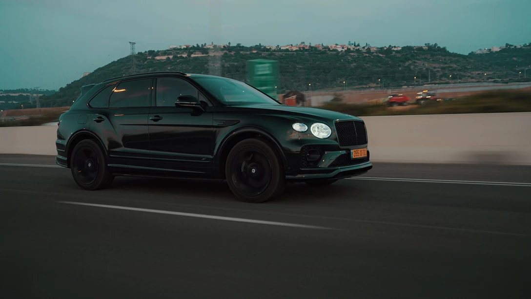 1661401-Bentley Bentayga S 2022.00_47_50_15.Still117 copy.jpg