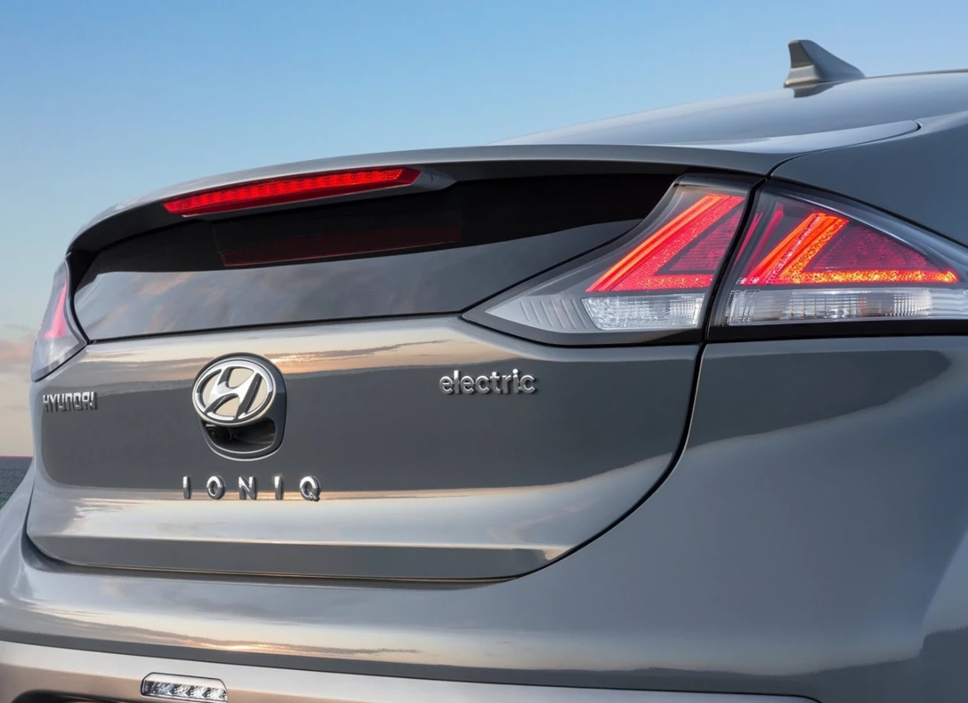 1652037-Hyundai-Ioniq-2021-08.jpg
