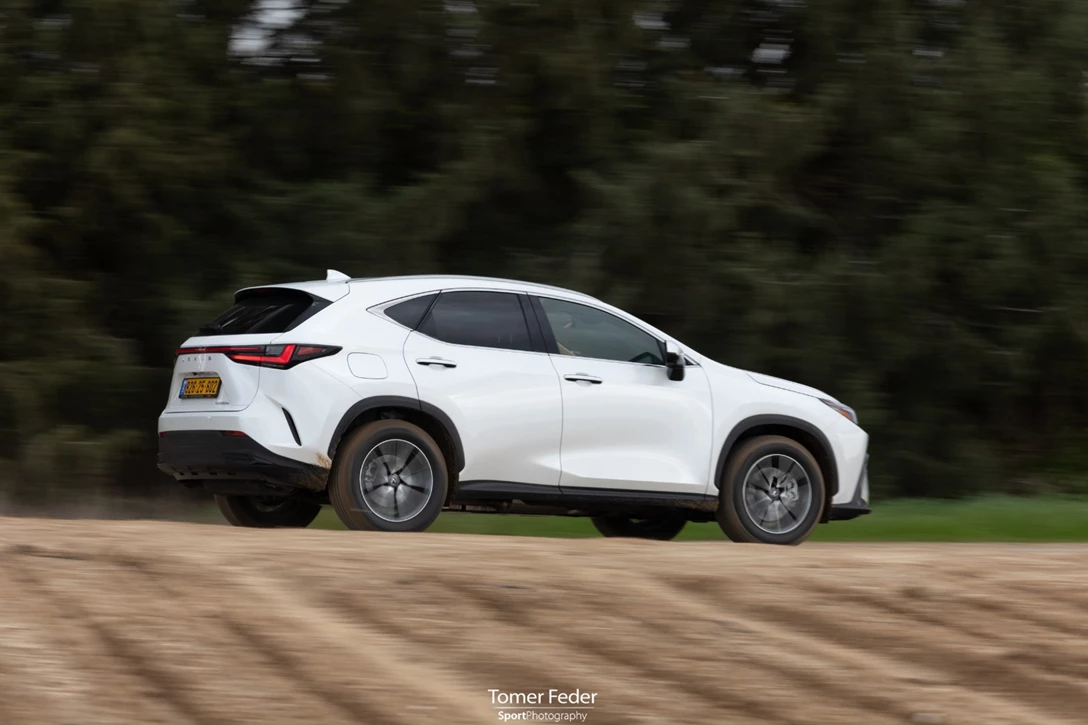 1657926-TF_Lexus-nx450h-262.jpg