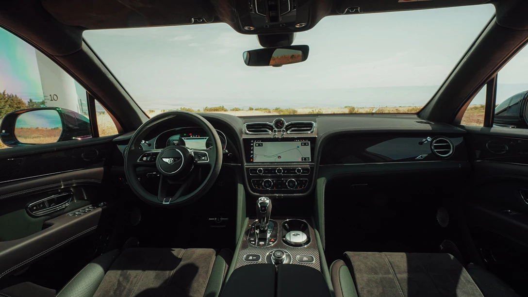 1661414-Bentley Bentayga S 2022.00_29_07_01.Still043 copy.jpg