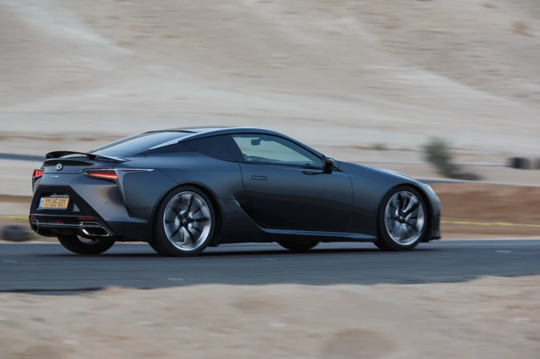 1590959-לקסוס LC (7).JPG