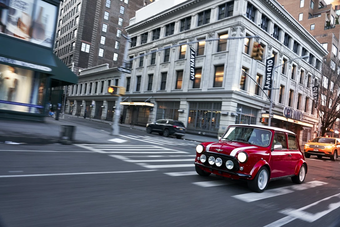 1593402-P90298499_highRes_classic-mini-electri.jpg