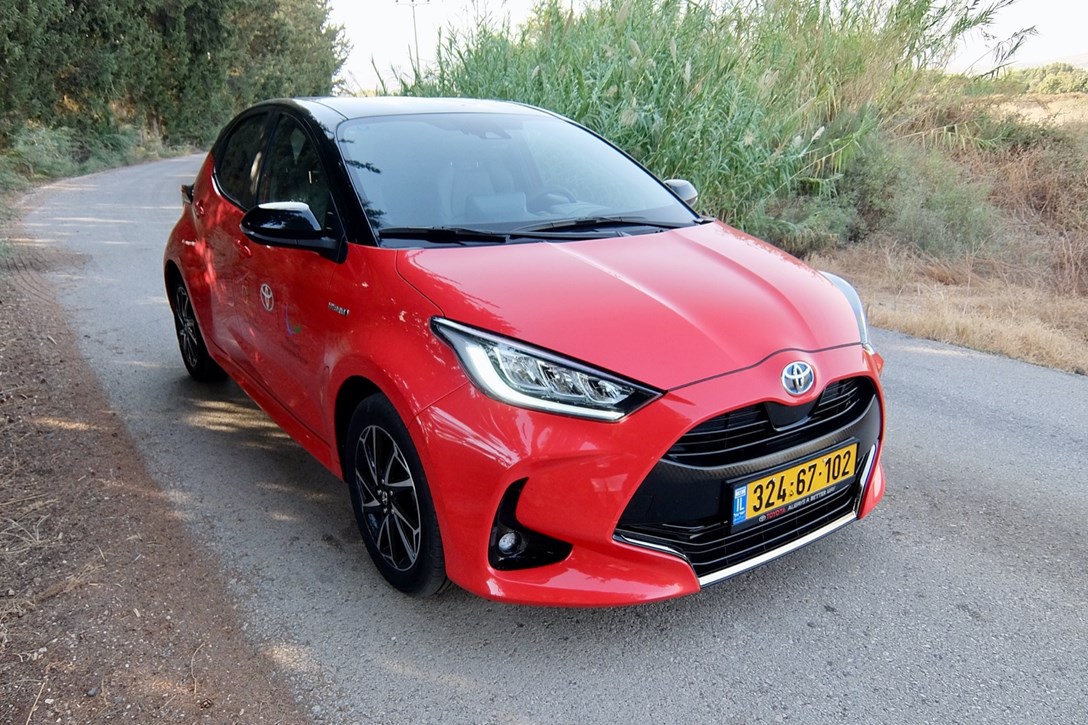 1636027-טויוטה יאריס - מבחן דרכים (היברידי, 2020) - 3.jpeg