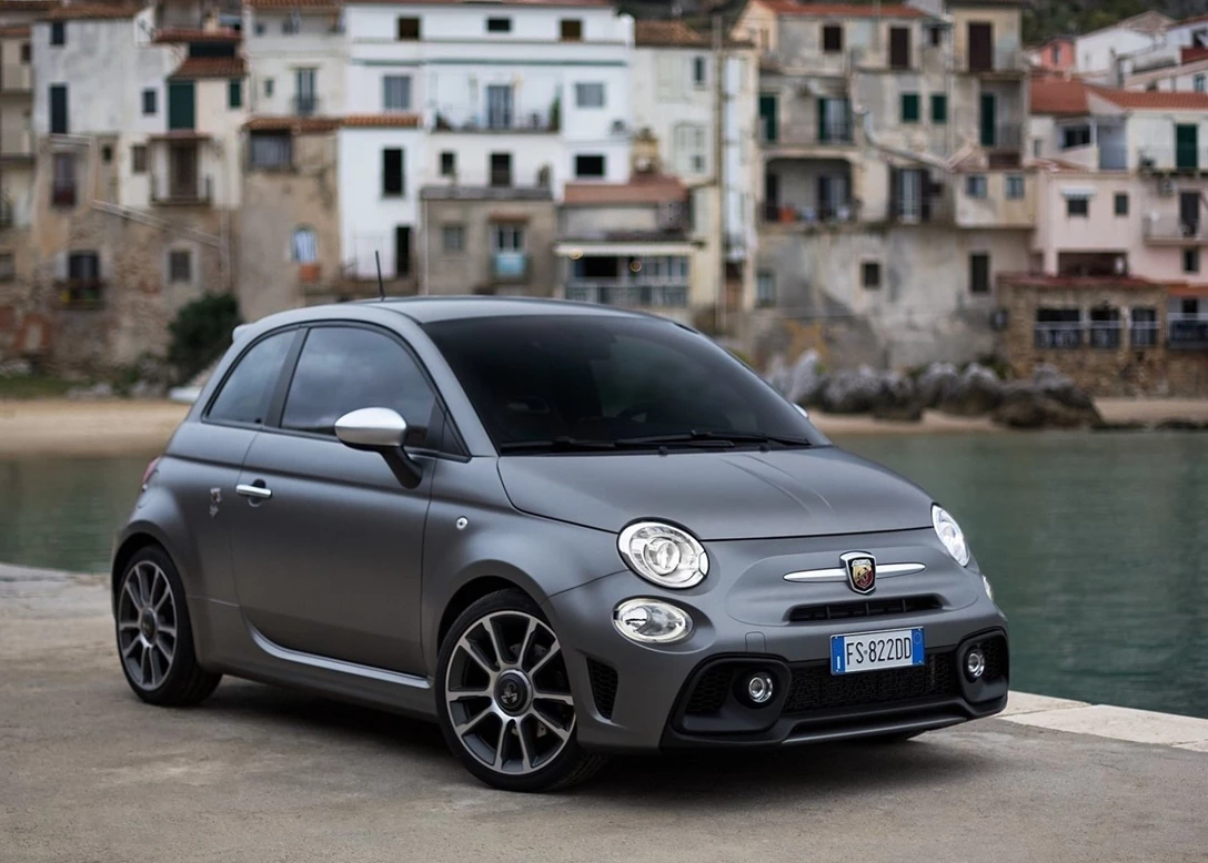 1649620-Abarth-595-2021-01.jpg