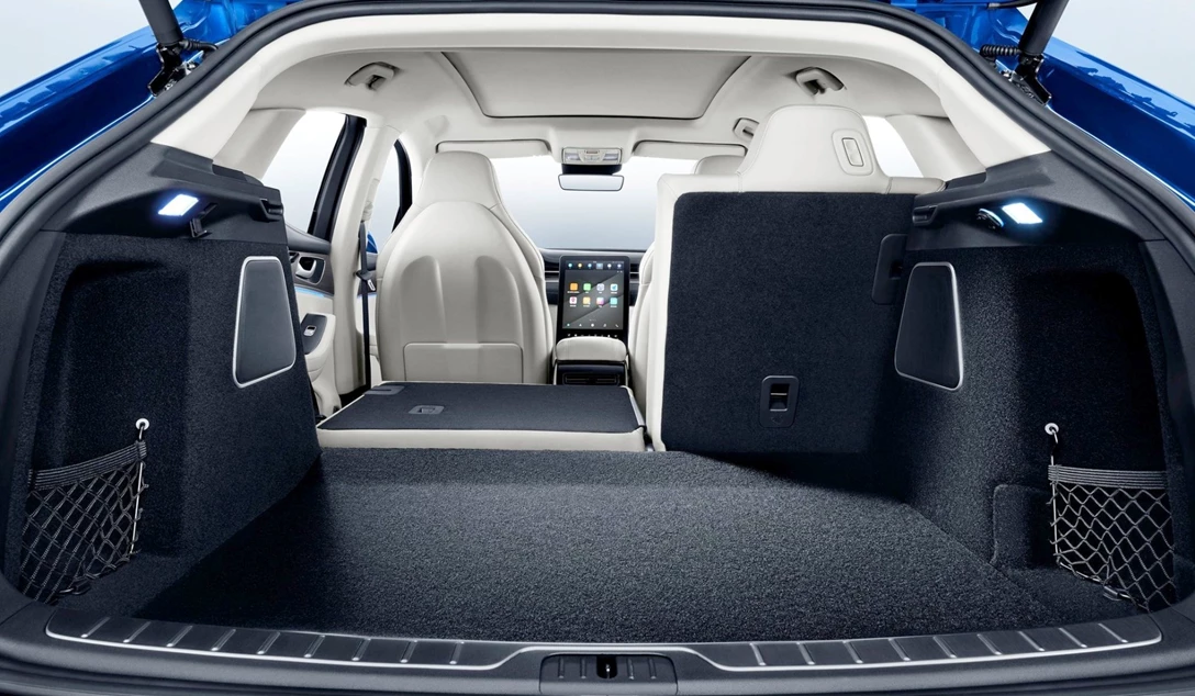 1688310-Seres 5 boot-min.jpg