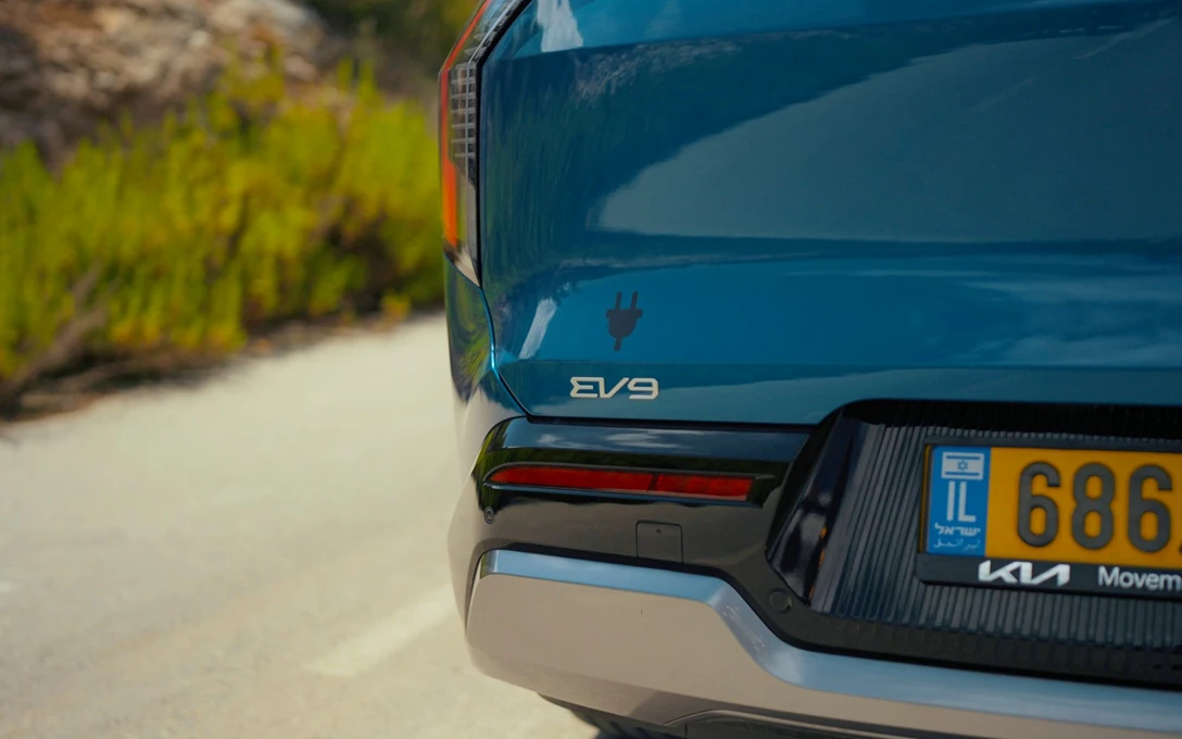 1698892-KIA EV9 2024.01_07_09_24.Still057.jpg