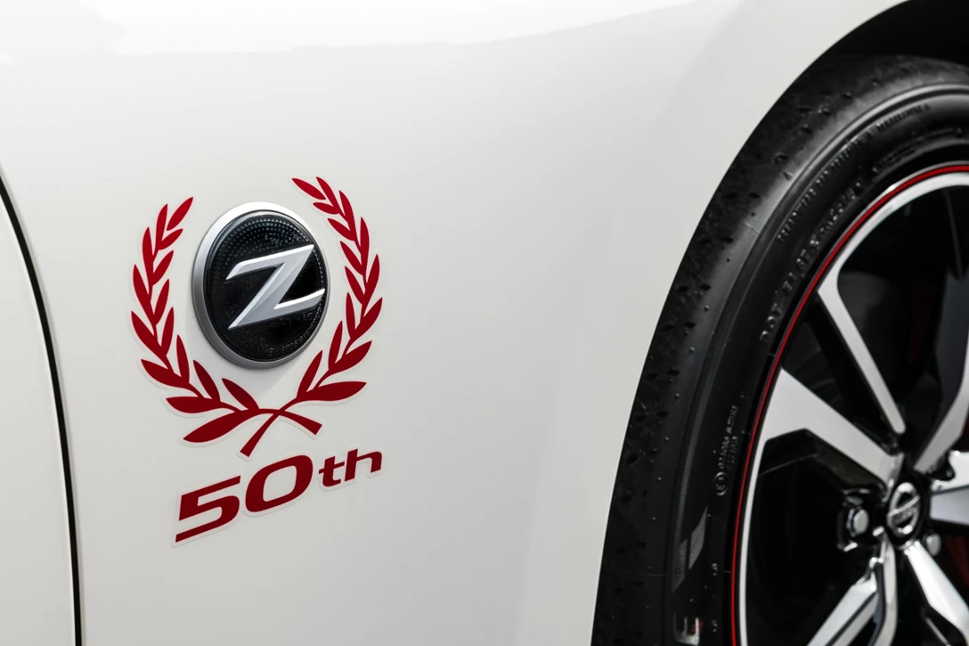 1615371-Nissan_50_Z_Ext_Solo_2.jpg