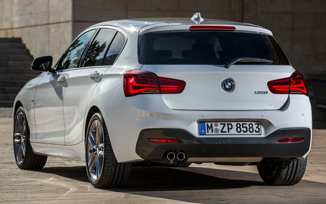 1689463-BMW-1-Series-2016-1600-11.jpg