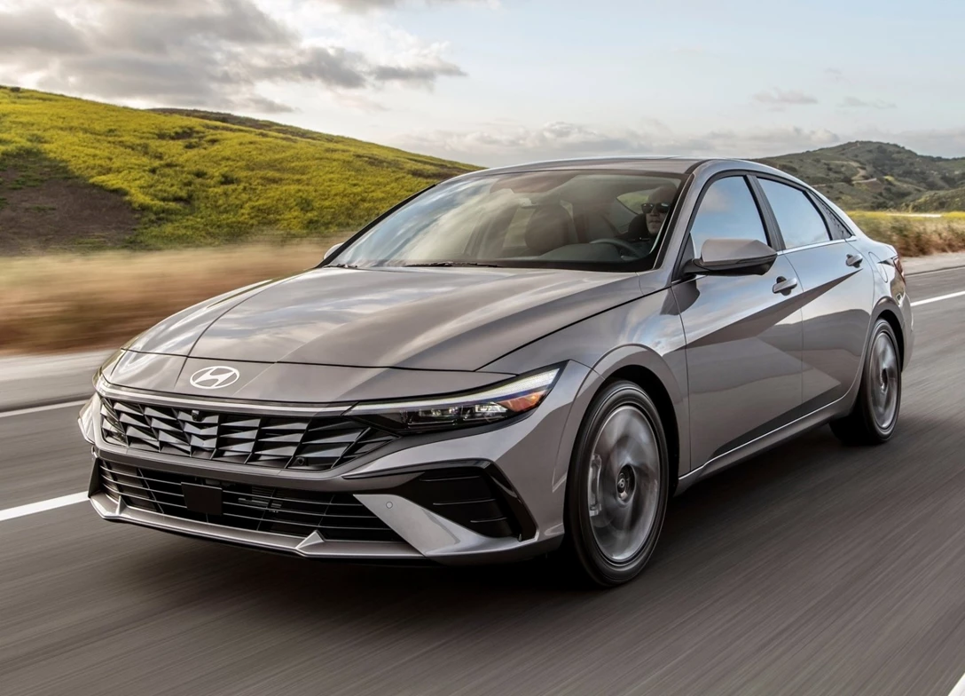 1693096-Hyundai-Elantra-Hybrid-2024-04.jpg