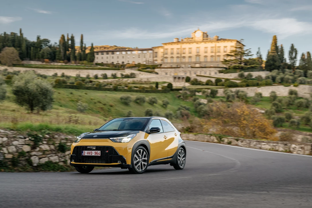 2026_Aygo X_GR Sport_Mustard_Dynamic_013.jpg