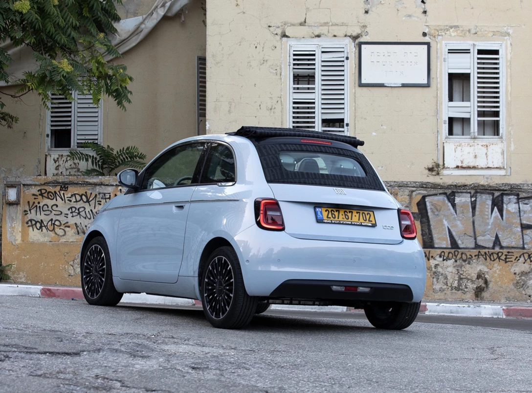 1675785-fiat-500e-2023-02.jpg