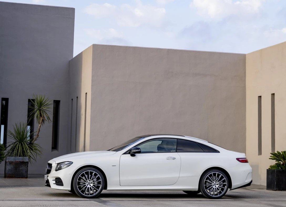 1660646-Mercedes-Benz-E-Class_Coupe-2019-04.jpg