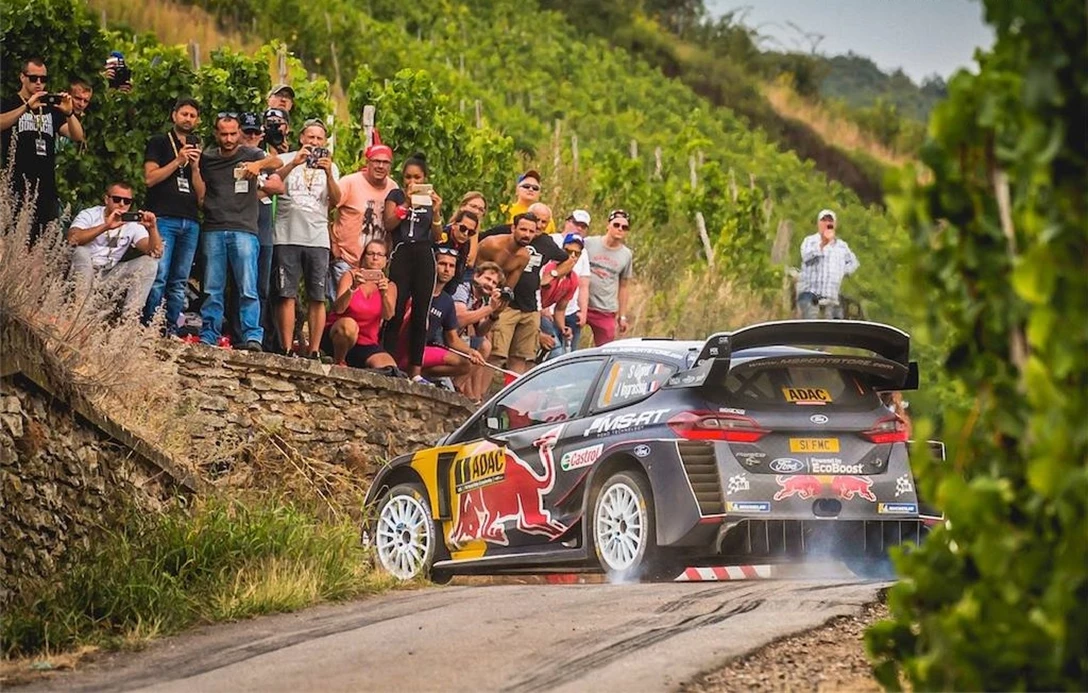 1601095-אוג'ייה ועוד כמה אוהדים אדוקים.jpg