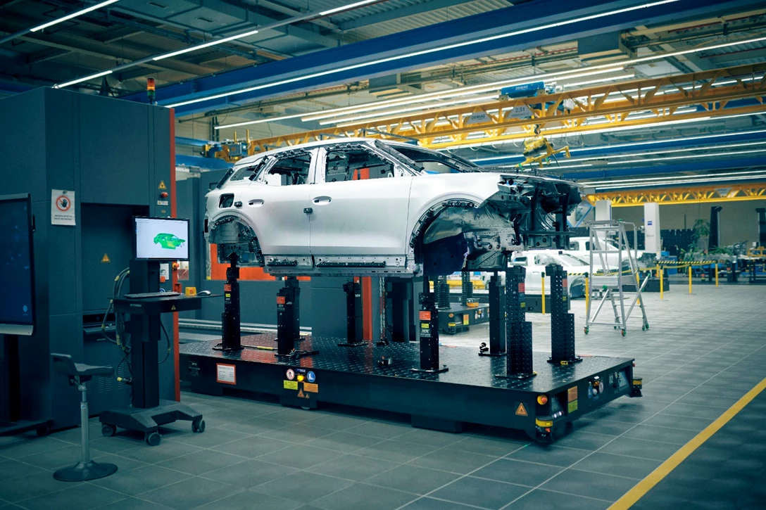 1697650-2024Ford_ElectricExplorerProductionStart_MEASURING_3967.jpg