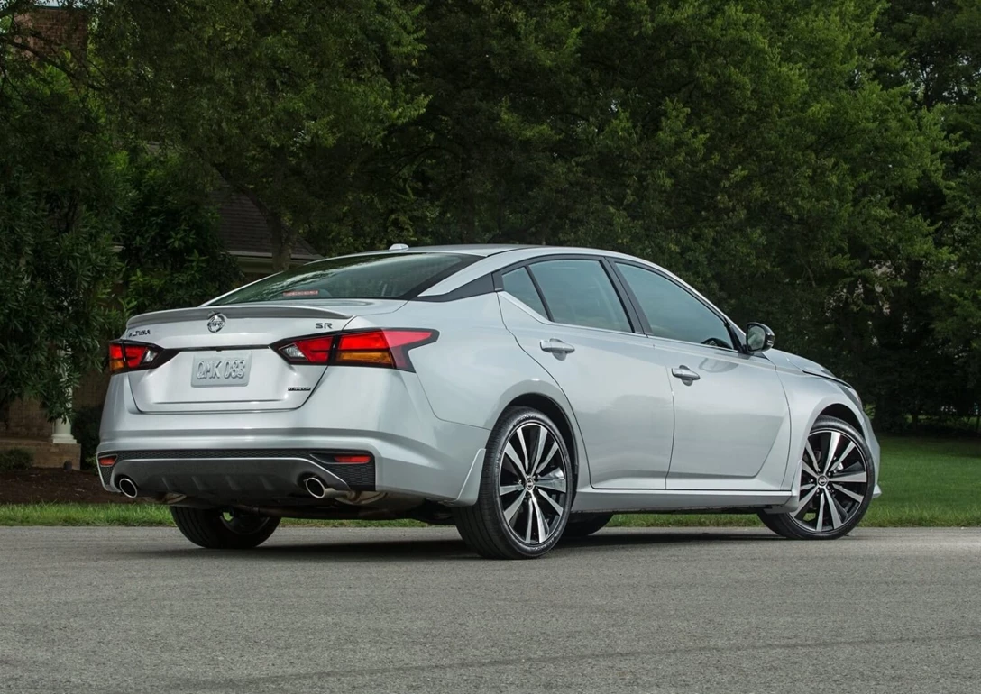 1619738-Nissan-Altima-2019-05.jpg