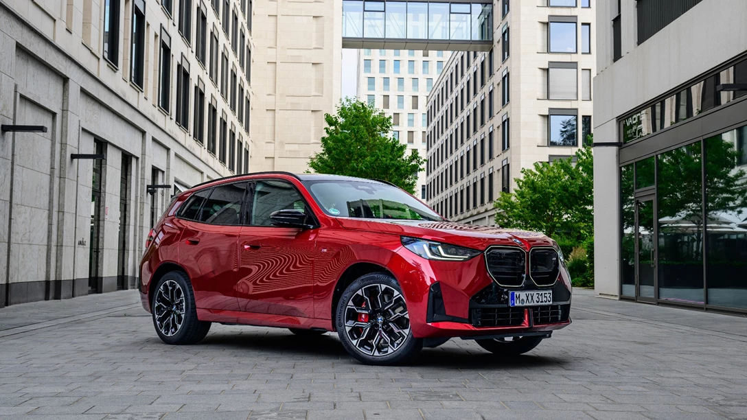 1702795-P90568183_highRes_the-new-bmw-x3-m50-x.jpg